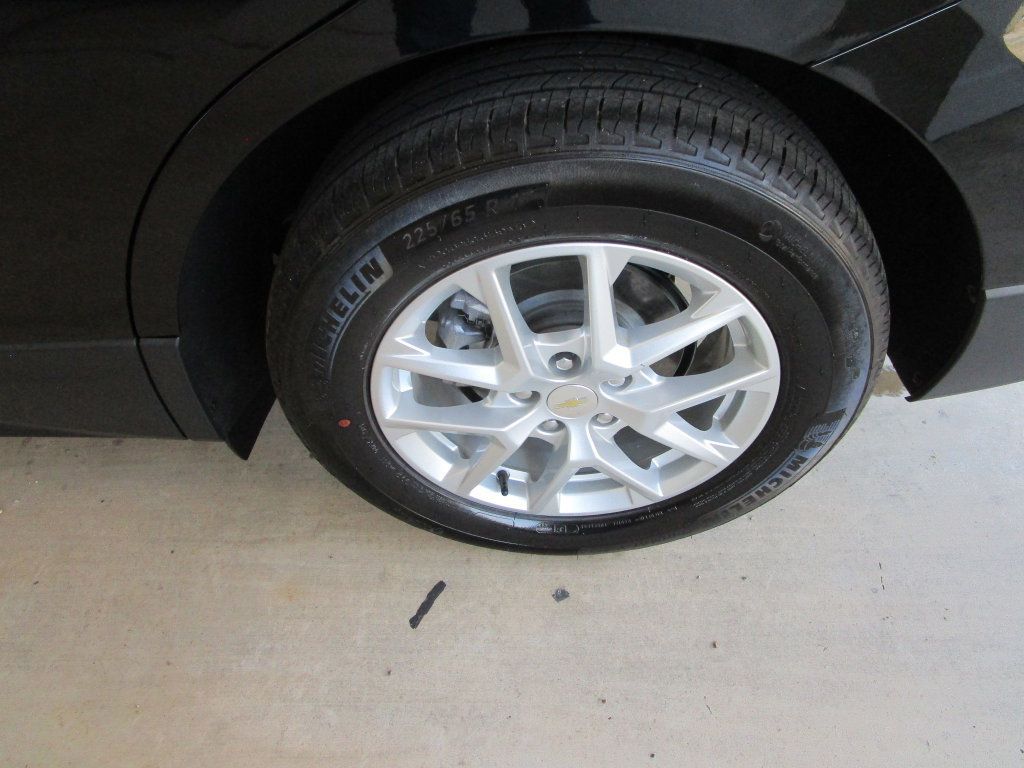Used 2024 Chevrolet Equinox LT FWD image 12