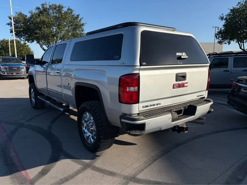 Used 2017 GMC Sierra 2500 Denali w/ Duramax Plus Package AWD/4WD image 2