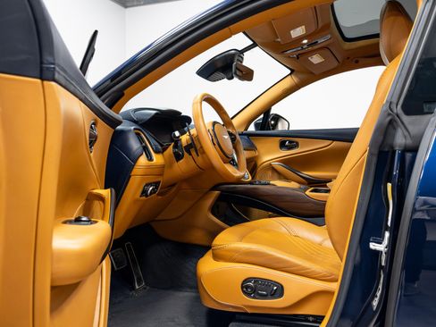 Used 2021 Aston Martin DBX image 6