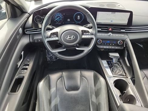 Used 2025 Hyundai Elantra Limited FWD image 17