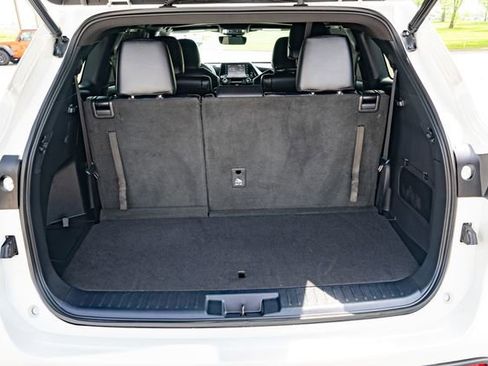 Used 2021 Toyota Highlander XSE FWD image 36