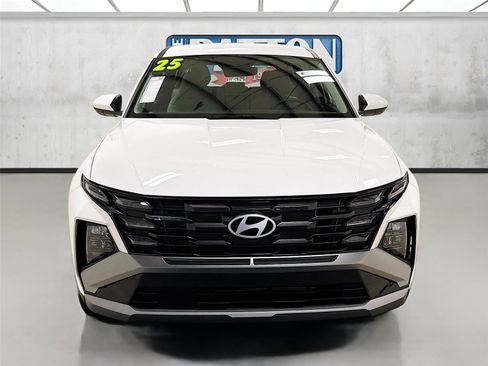 Used 2025 Hyundai Tucson SE image 2