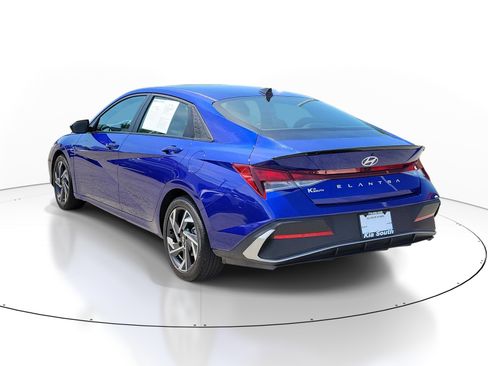 Used 2025 Hyundai Elantra Sport image 4