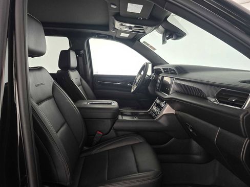 Used 2024 GMC Yukon Denali image 10