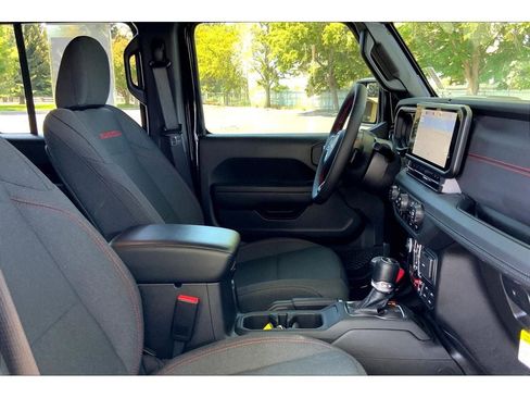 Used 2024 Jeep Wrangler Unlimited Rubicon w/ Technology Group image 8