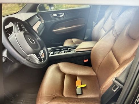 Used 2023 Volvo XC60 B5 Plus w/ Protection Package Premier image 3