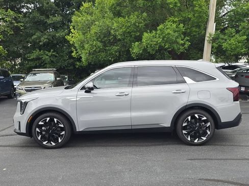 Certified 2024 Kia Sorento EX w/ Panoramic Sunroof Package FWD image 6
