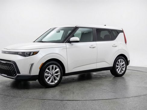 Used 2025 Kia Soul LX w/ LX Technology Package image 3