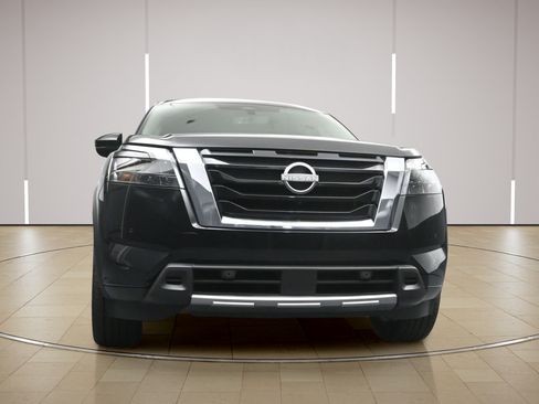 Certified 2025 Nissan Pathfinder Platinum w/ Cargo Package FWD image 26