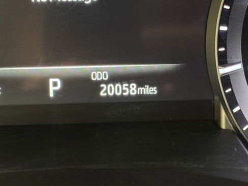 Used 2025 Toyota Highlander LE FWD image 42