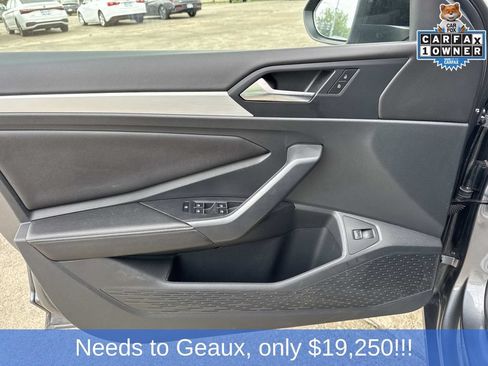 Used 2025 Volkswagen Jetta Sport FWD image 34
