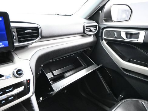 Used 2022 Ford Explorer XLT w/ Equipment Group 202A image 29