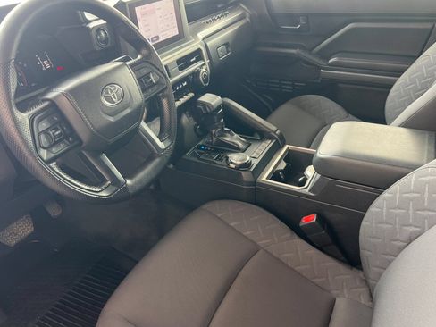 Used 2025 Toyota Tacoma SR5 AWD/4WD image 7