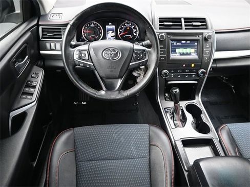 Used 2015 Toyota Camry SE image 12