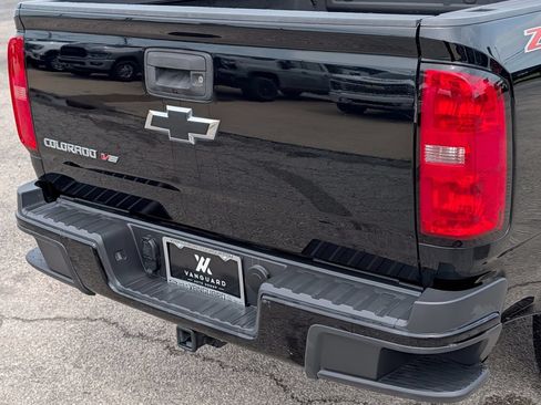 Used 2017 Chevrolet Colorado Z71 w/ Z71 Midnight Edition AWD/4WD image 8