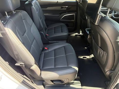 Used 2022 Kia Telluride EX w/ EX Premium Package FWD image 17