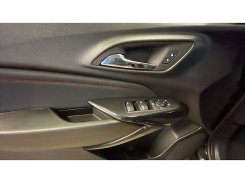 Used 2024 Chevrolet Trax RS w/ Sunroof Package FWD image 9