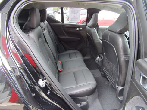 Used 2024 Volvo XC40 B5 Plus AWD/4WD image 15
