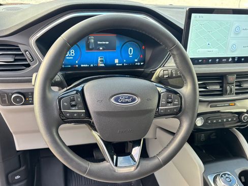 Certified 2025 Ford Escape Platinum w/ Premium Technology Package image 31