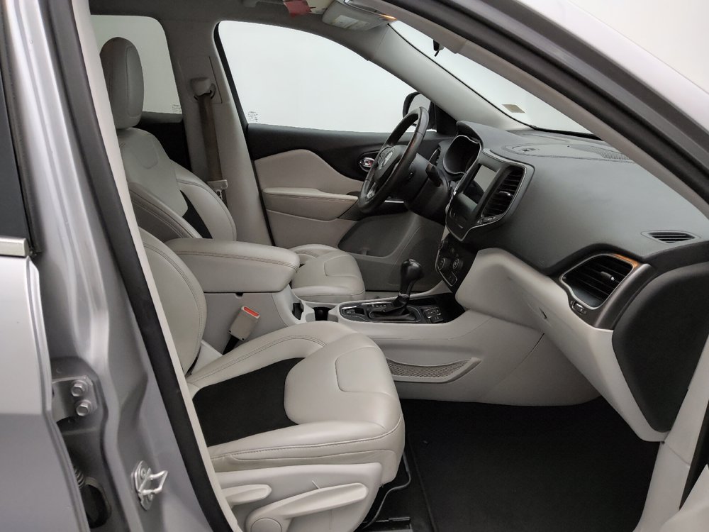 Used 2020 Jeep Cherokee Latitude Plus FWD image 21