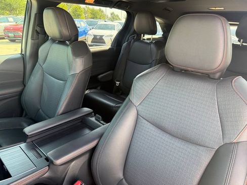 Used 2022 Toyota Sienna XSE w/ XSE Plus Package AWD/4WD image 12