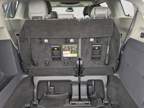 Certified 2022 Toyota Sienna Limited image 6