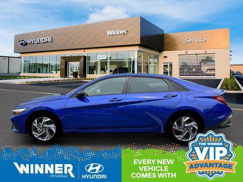 New 2025 Hyundai Elantra SEL image 3