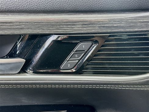 Used 2022 Jeep Wagoneer Series III w/ Premium Group I image 20