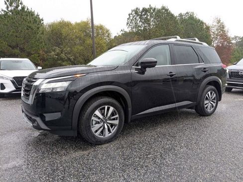 New 2025 Nissan Pathfinder SL image 8