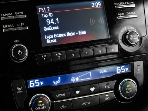 Used 2015 Nissan Rogue SV image 23