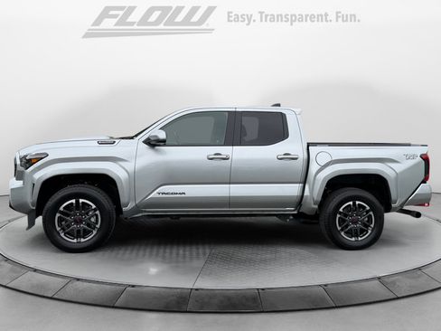 Used 2025 Toyota Tacoma TRD Sport w/ TRD Sport Upgrade Package AWD/4WD image 5