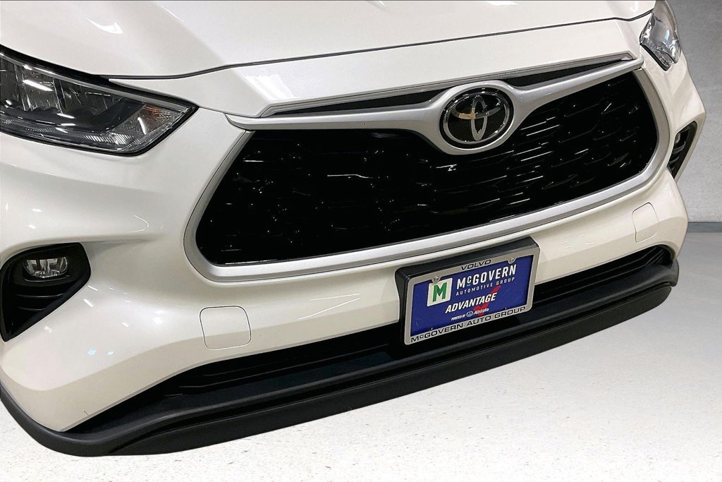 Used 2020 Toyota Highlander XLE AWD/4WD image 35