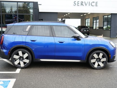 Used 2025 MINI Cooper Countryman S w/ Comfort Package Max image 2