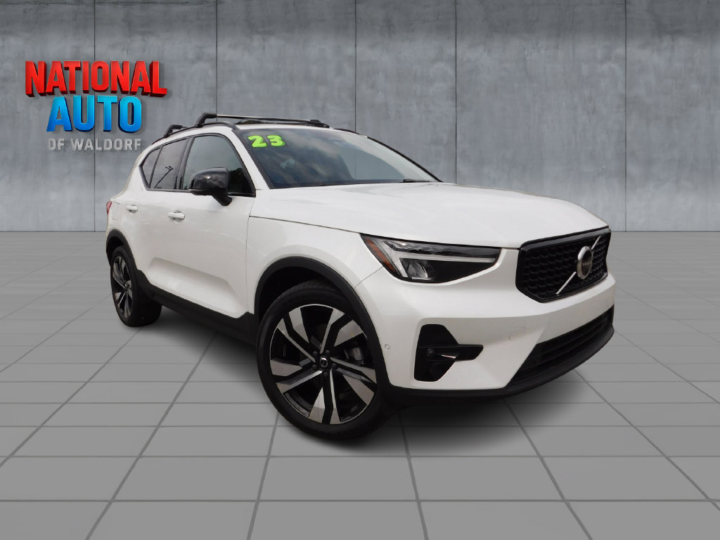 Used 2023 Volvo XC40 B5 Plus w/ Driver Assist Package AWD/4WD image 1
