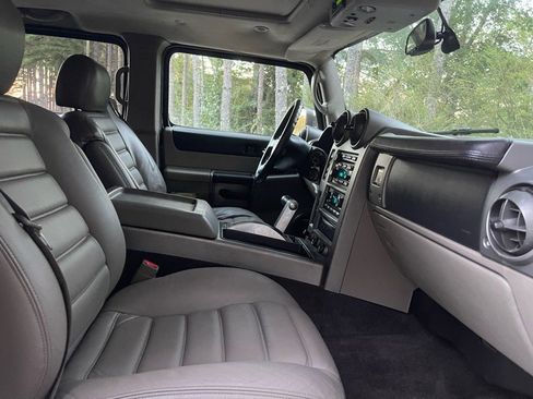 Used 2003 HUMMER H2 w/ Preferred Equipment Group image 18