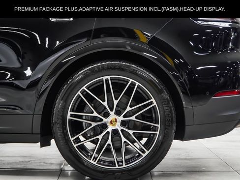 Used 2024 Porsche Cayenne AWD/4WD image 12