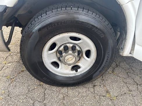 Used 2008 Chevrolet Express 3500 Extended Passenger w/ LT Preferred Equipment Group image 25