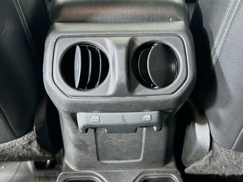 Used 2022 Jeep Wrangler Sport S image 27