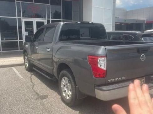 Used 2017 Nissan Titan SV RWD image 9