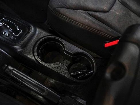 Used 2013 Jeep Wrangler Unlimited Sport image 21