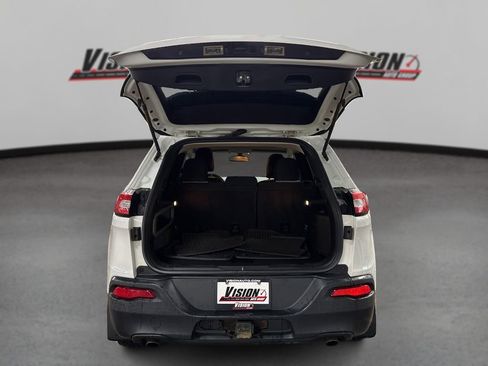 Used 2014 Jeep Cherokee Latitude w/ Cold Weather Group image 11