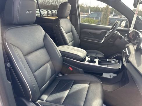 Used 2025 Buick Enclave Sport Touring image 30