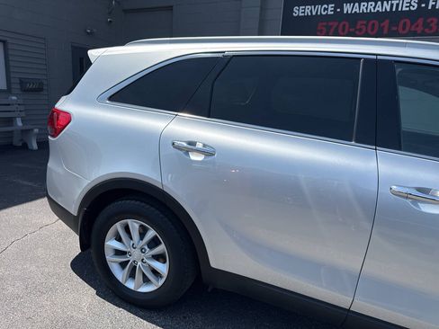 Used 2018 Kia Sorento AWD image 9