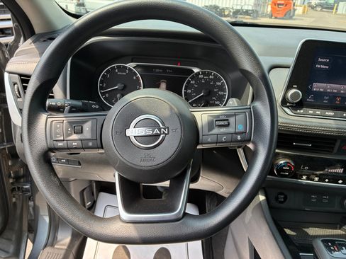 Used 2024 Nissan Rogue SV AWD/4WD image 17