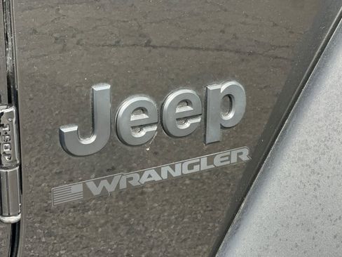 Used 2025 Jeep Wrangler Willys image 12