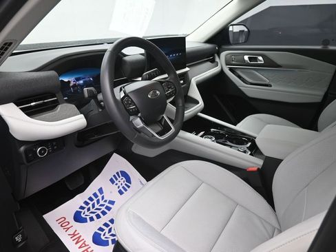 Certified 2025 Ford Explorer Platinum w/ Ultimate Package AWD/4WD image 19