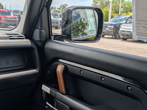 Used 2023 Land Rover Defender 90 X AWD/4WD image 17