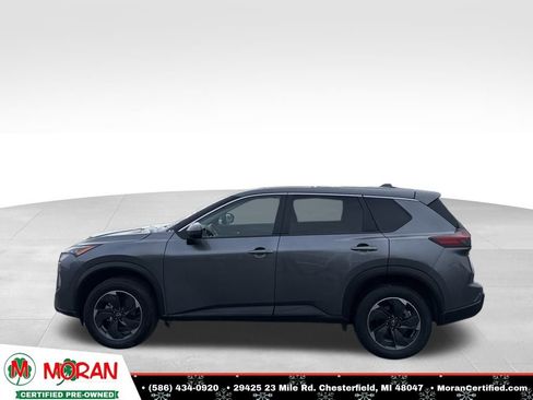 Used 2024 Nissan Rogue SV image 2