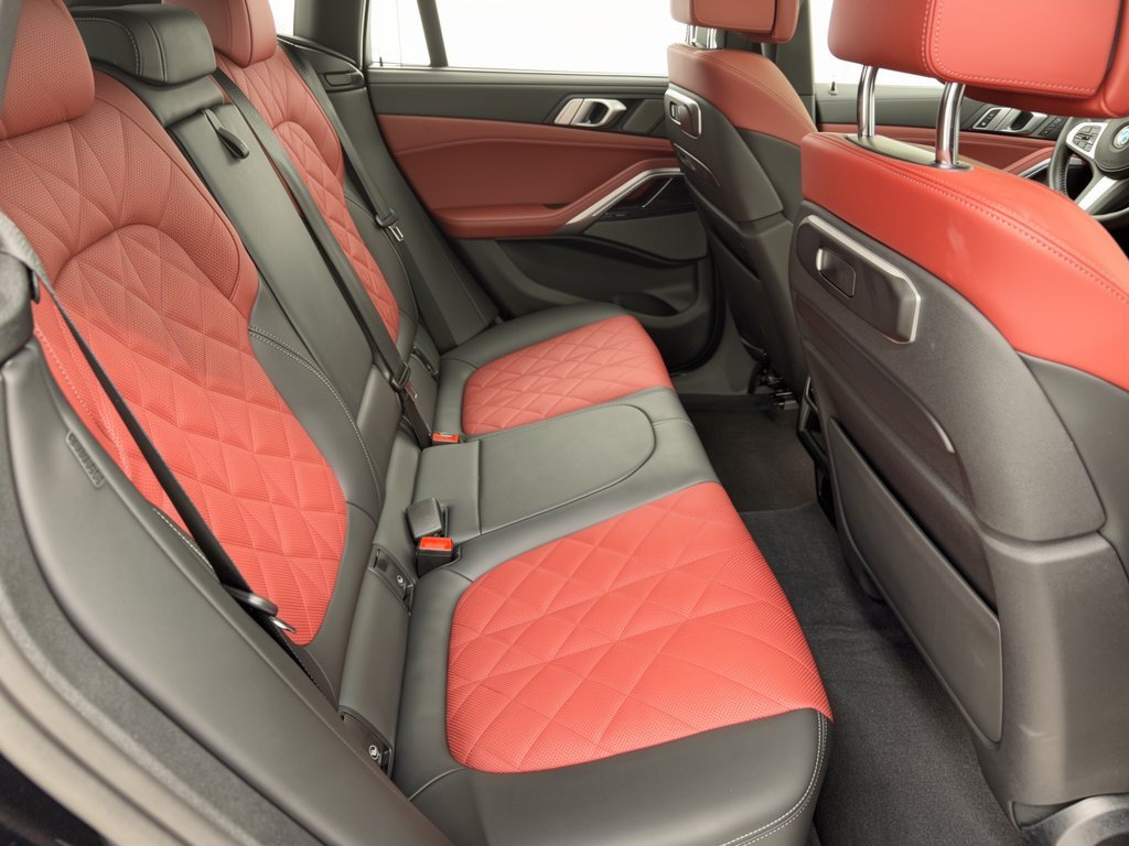 Certified 2025 BMW X6 xDrive40i w/ Executive Package AWD/4WD image 29