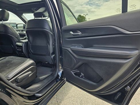 Used 2024 Jeep Grand Cherokee L Altitude AWD/4WD image 15